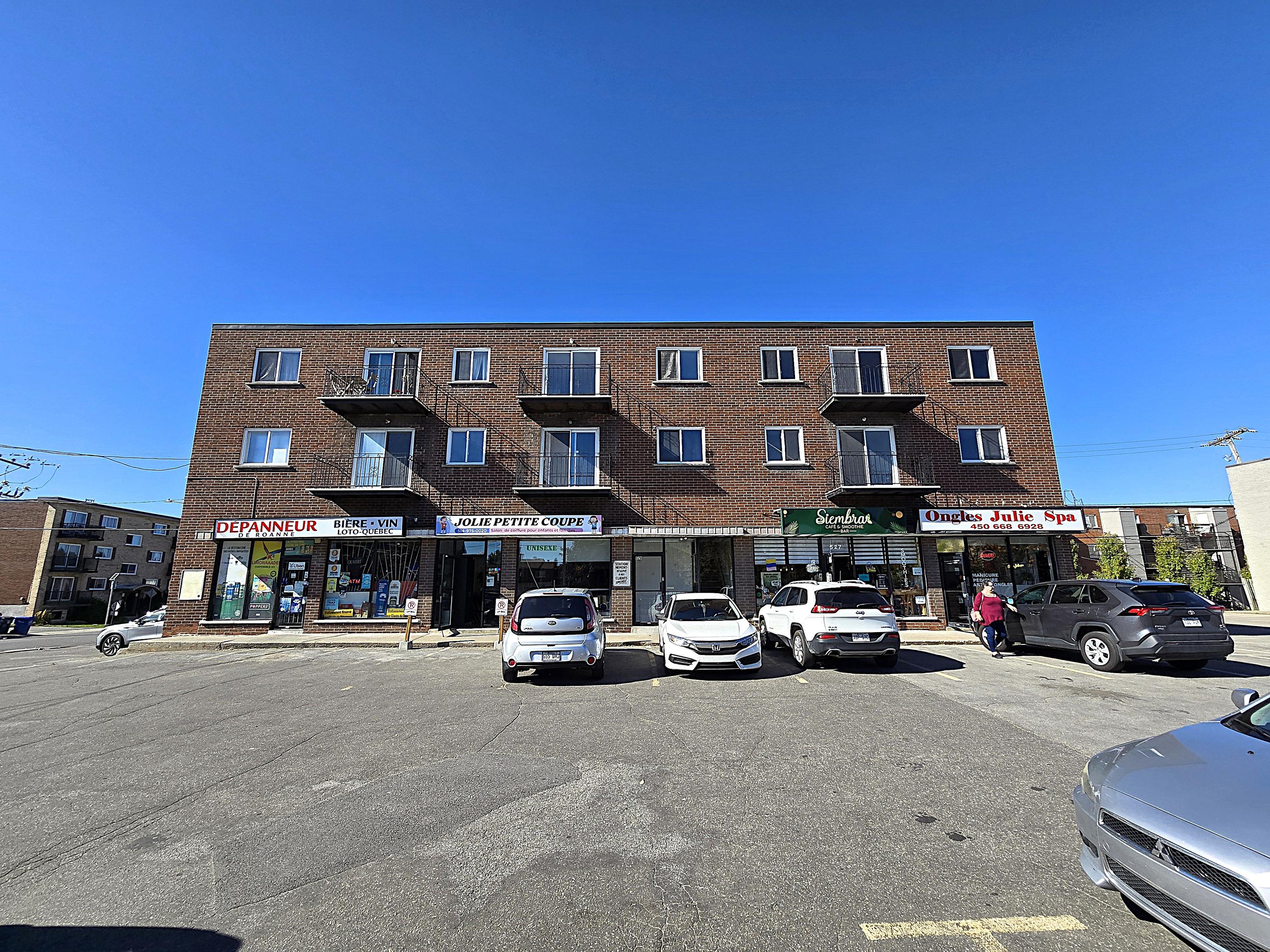 525-533 Boulevard Concorde Ouest, Laval, QC