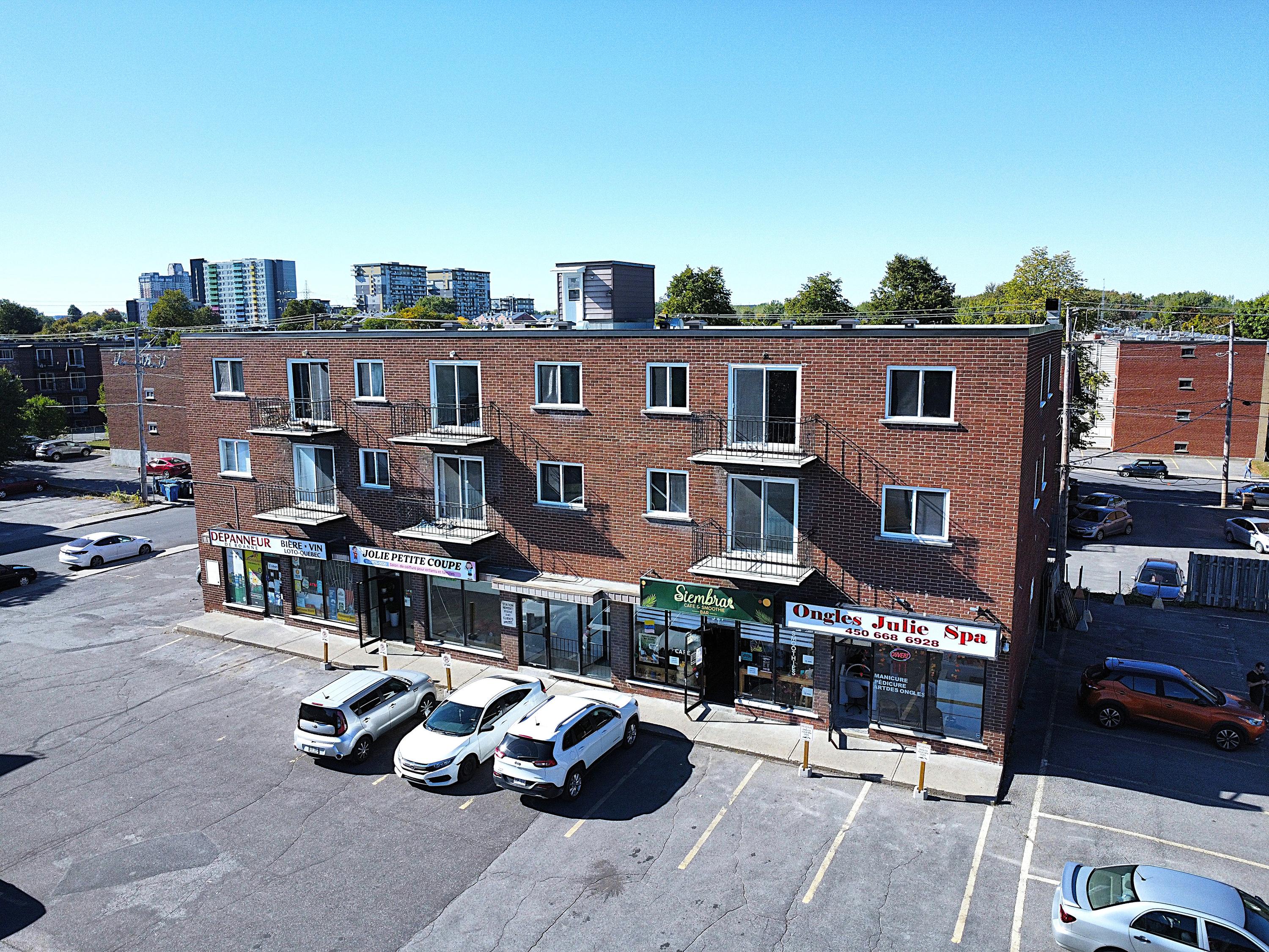 525-533 Boulevard Concorde Ouest, Laval, QC