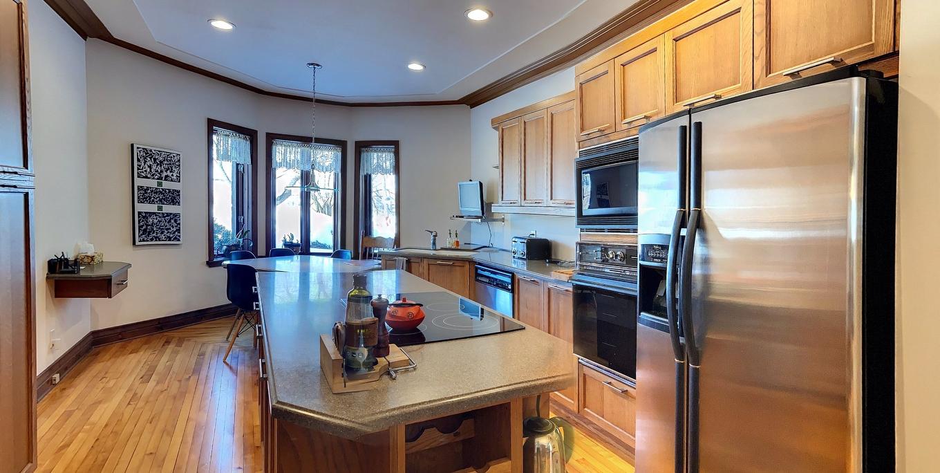 Cuisine - 9900 Boul. Des Mille-Îles, Laval (Saint-François), QC