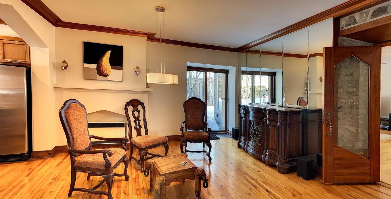 Salle à manger - 9900 Boul. Des Mille-Îles, Laval (Saint-François), QC