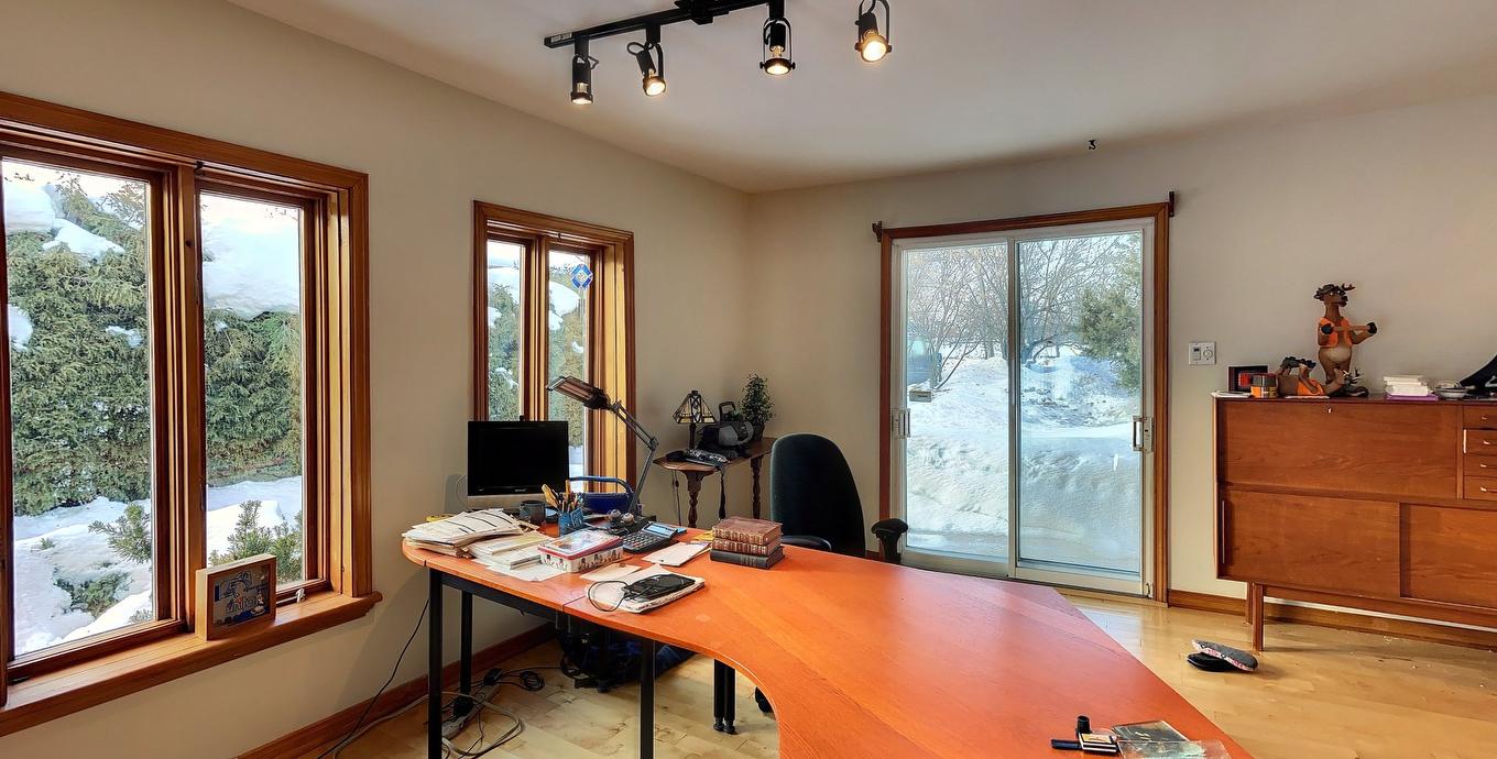 Bureau - 9900 Boul. Des Mille-Îles, Laval (Saint-François), QC