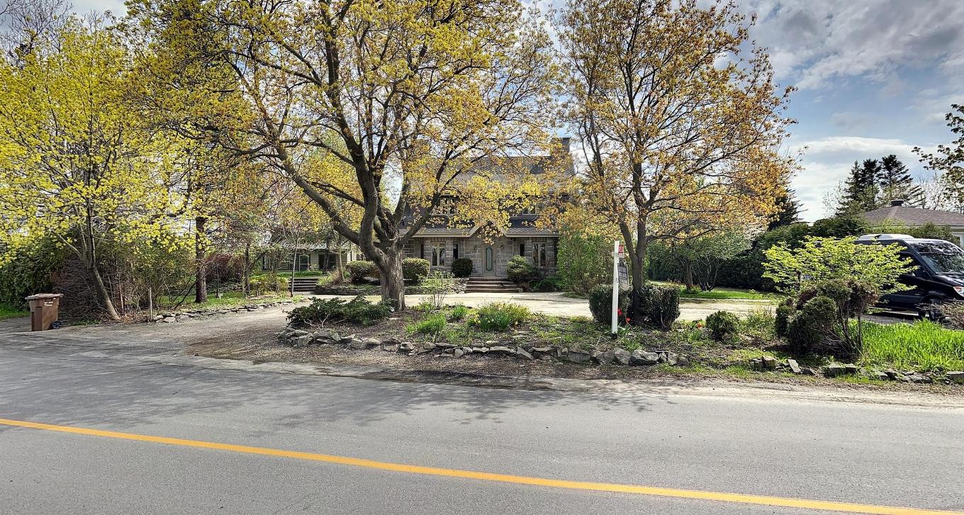 Façade - 9900 Boul. Des Mille-Îles, Laval (Saint-François), QC