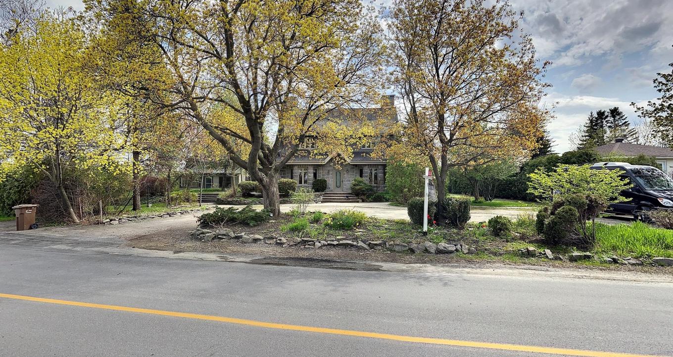 Façade - 9900 Boul. Des Mille-Îles, Laval (Saint-François), QC