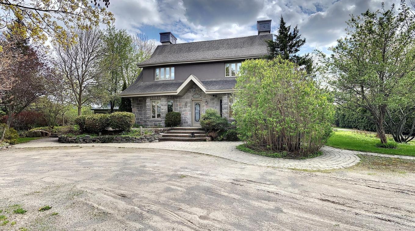 Façade - 9900 Boul. Des Mille-Îles, Laval (Saint-François), QC