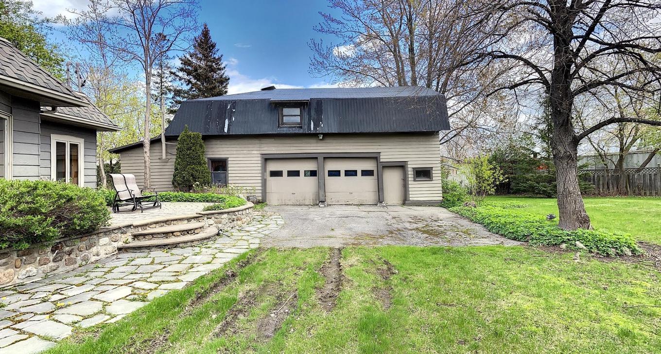 Grange - 9900 Boul. Des Mille-Îles, Laval (Saint-François), QC