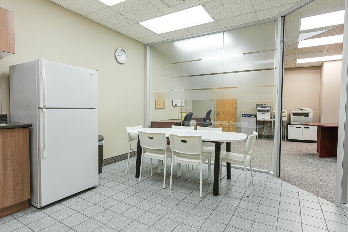 Kitchenette - 106-45 Place Charles-Le Moyne, Longueuil (Le Vieux-Longueuil), QC