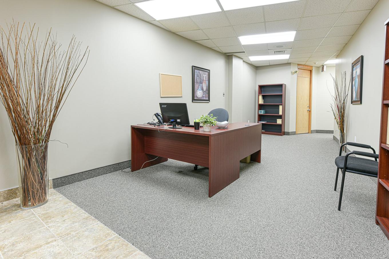 Hall - 106-45 Place Charles-Le Moyne, Longueuil (Le Vieux-Longueuil), QC