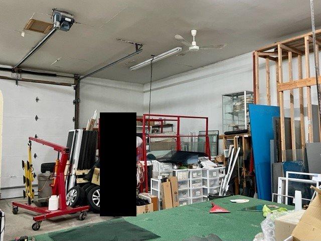 Atelier - 211 Boul. Ducharme, Sainte-Thérèse, QC - Indoor Photo Showing Garage