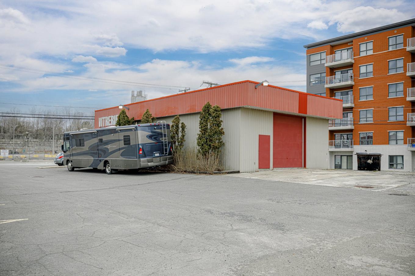 Extérieur - 211 Boul. Ducharme, Sainte-Thérèse, QC - Outdoor