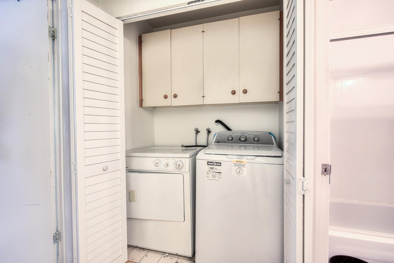 Salle de lavage - A-3571 Rue Aylmer, Montréal (Le Plateau-Mont-Royal), QC - Indoor Photo Showing Laundry Room