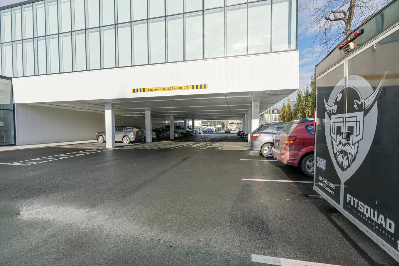 Parking - Ss1-520 Rue St-Charles O., Longueuil (Le Vieux-Longueuil), QC - Indoor Photo Showing Garage