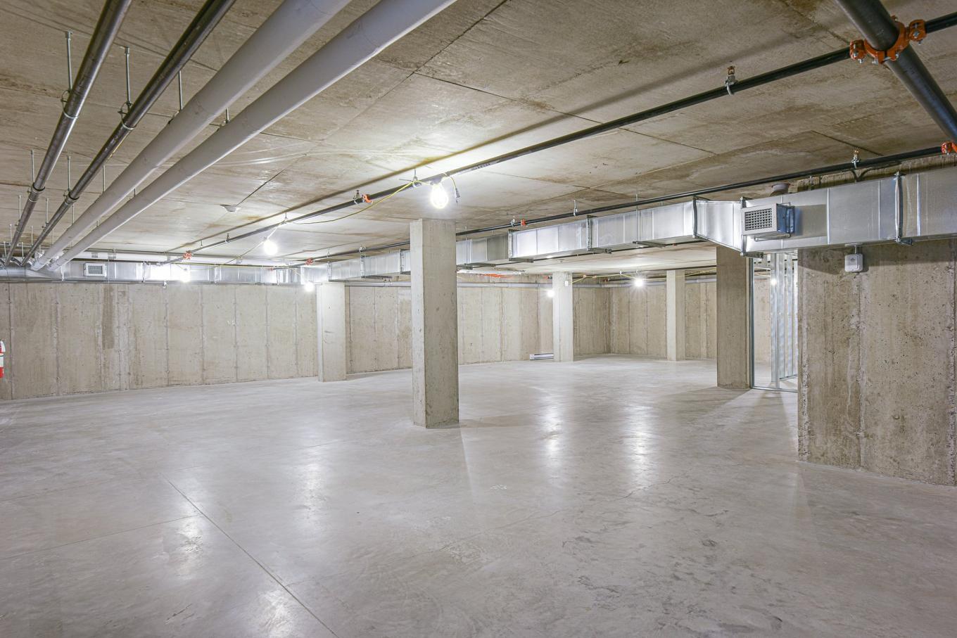 Commerce - Ss1-520 Rue St-Charles O., Longueuil (Le Vieux-Longueuil), QC - Indoor