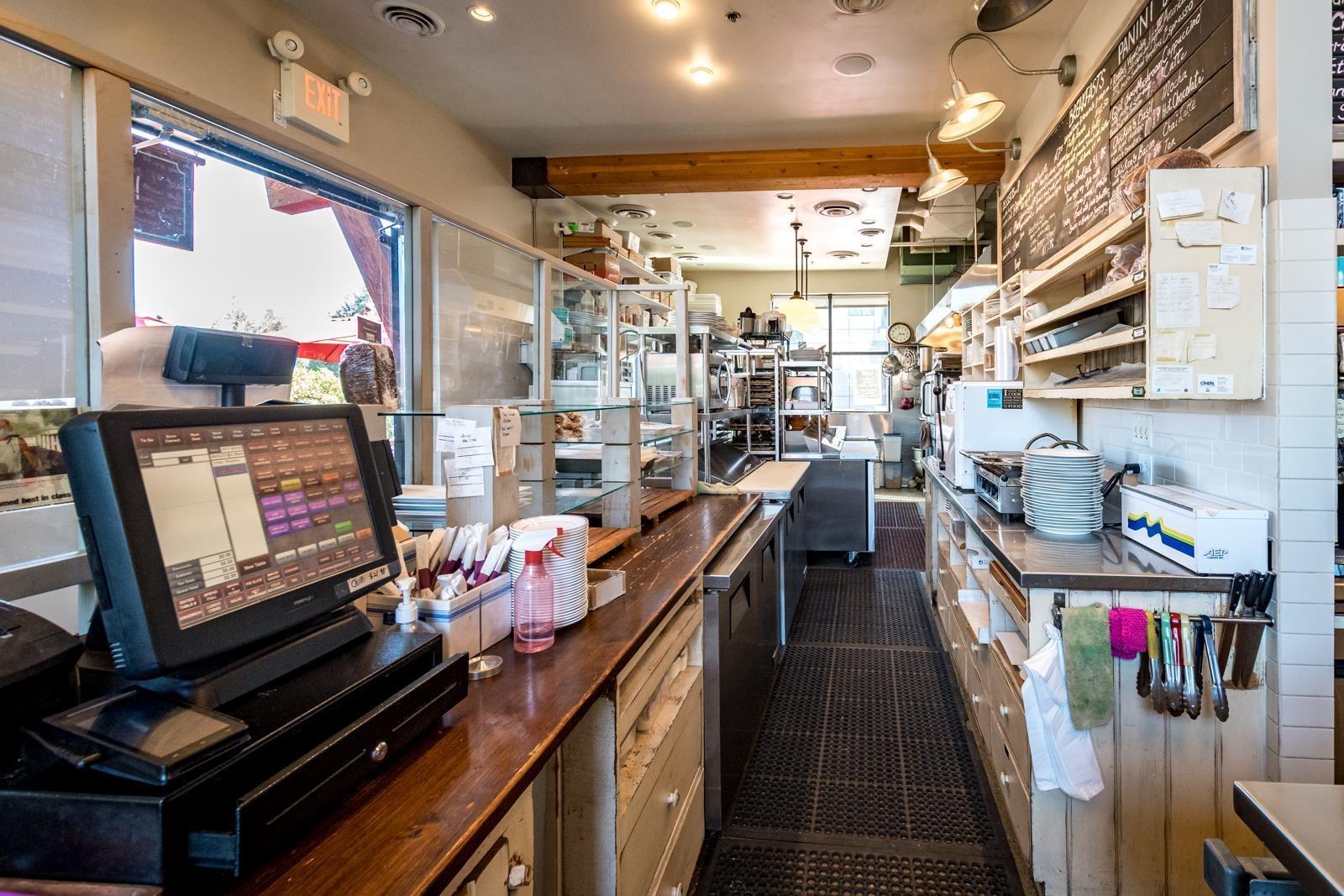 102 1001 Gibsons Way, Gibsons, BC