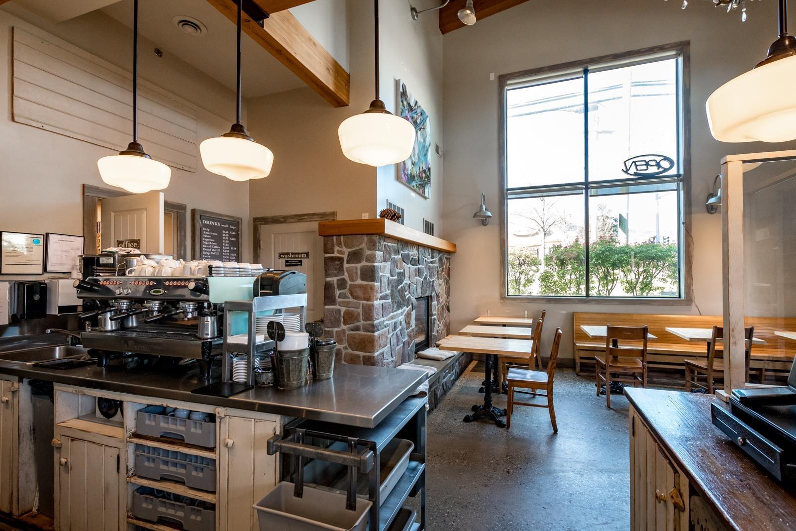 102 1001 Gibsons Way, Gibsons, BC