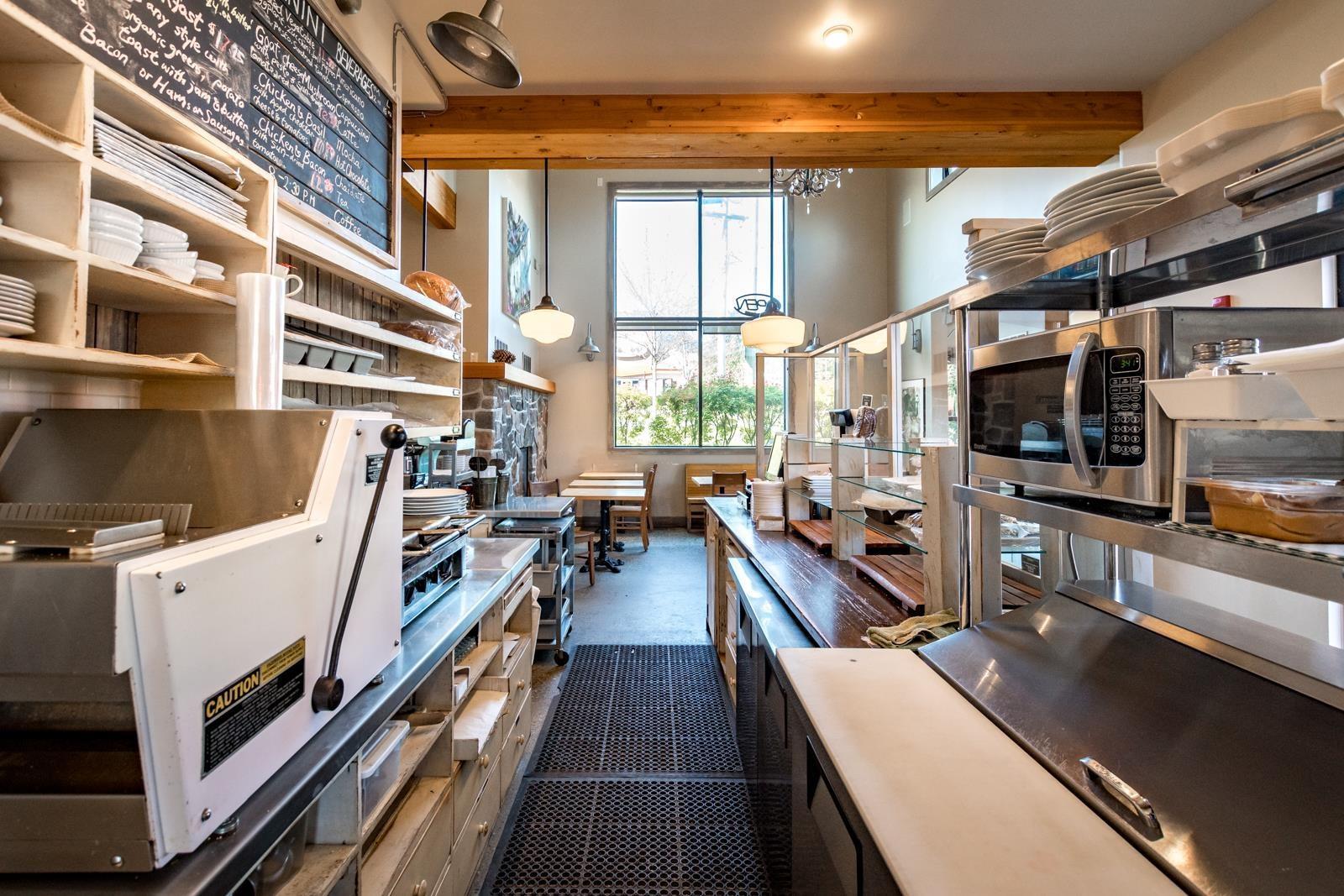 102 1001 Gibsons Way, Gibsons, BC