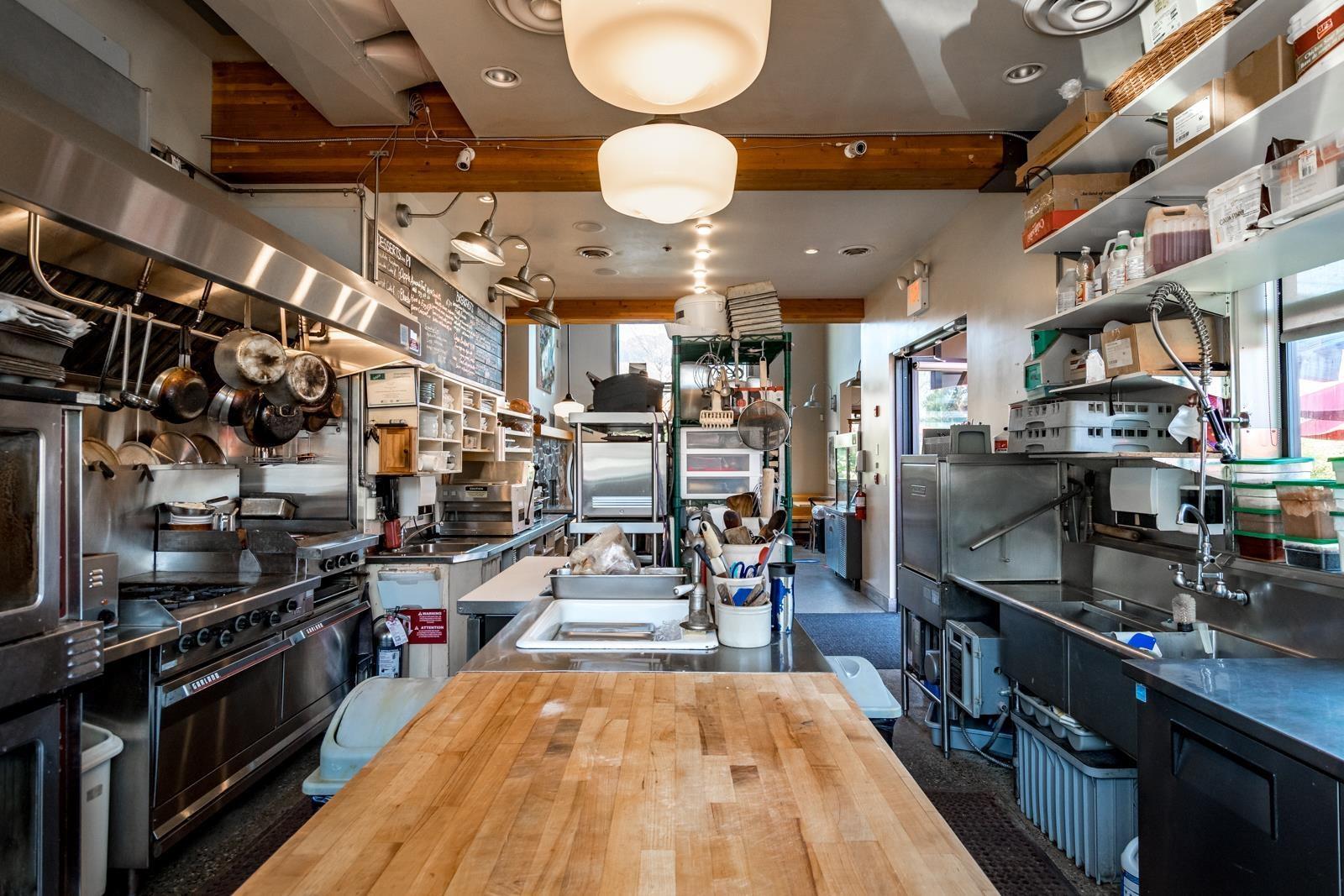 102 1001 Gibsons Way, Gibsons, BC