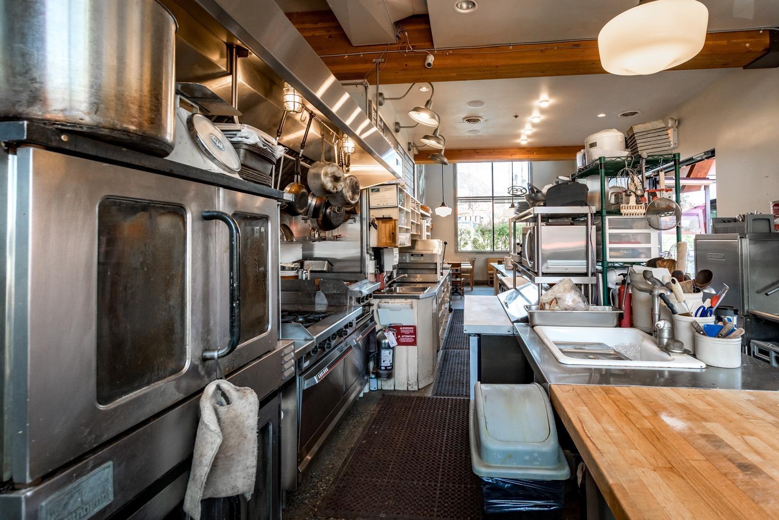 102 1001 Gibsons Way, Gibsons, BC