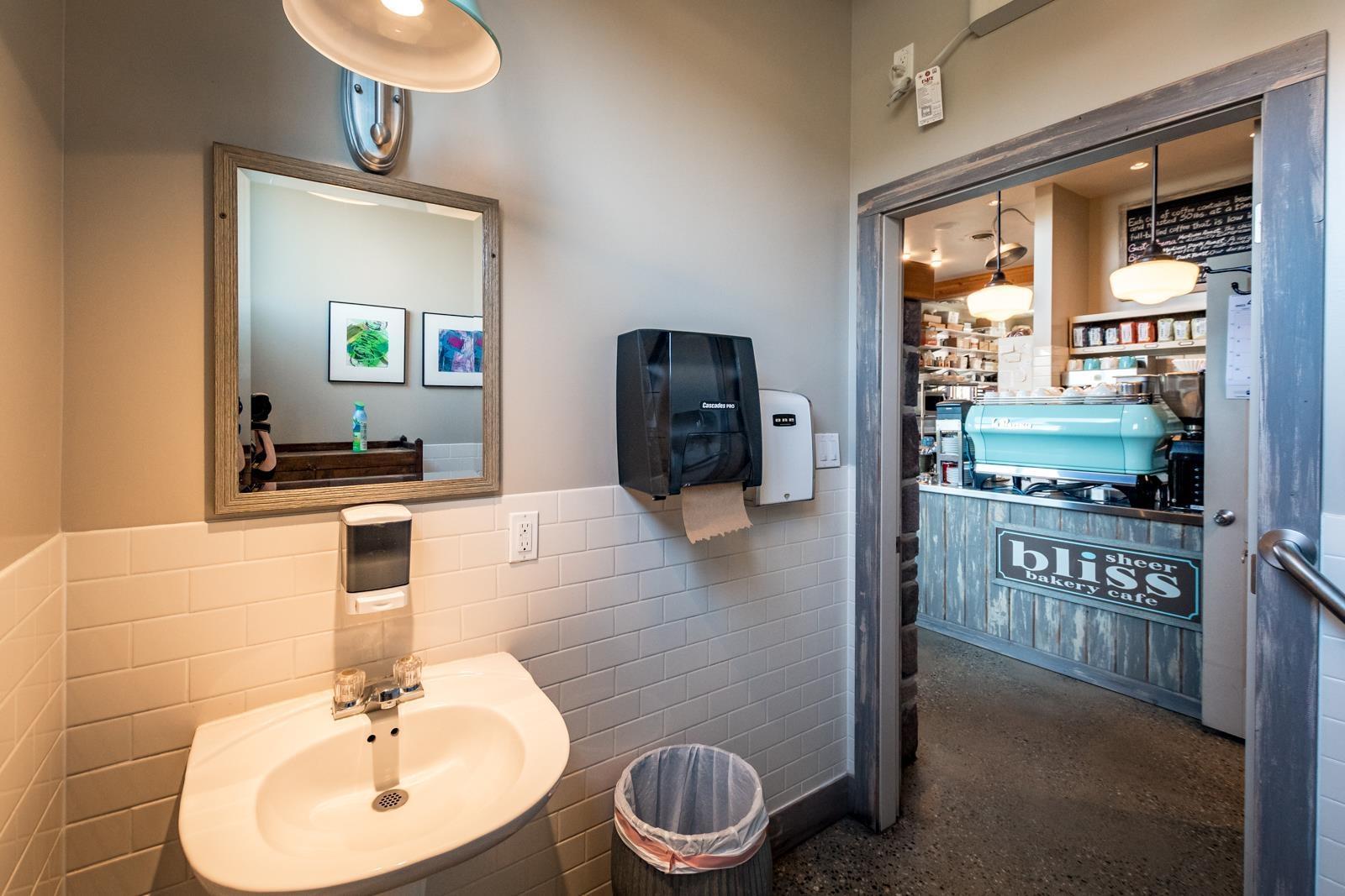 102 1001 Gibsons Way, Gibsons, BC