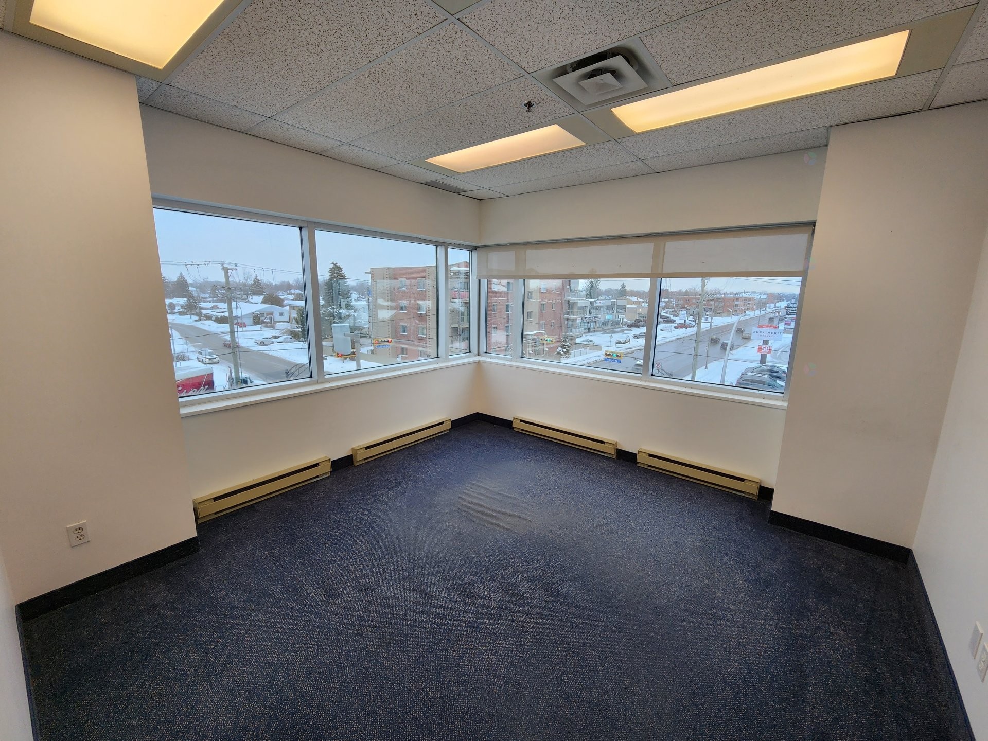 Office - 350A-4650 Boul. Des Laurentides, Laval (Vimont), QC - Indoor Photo Showing Other Room