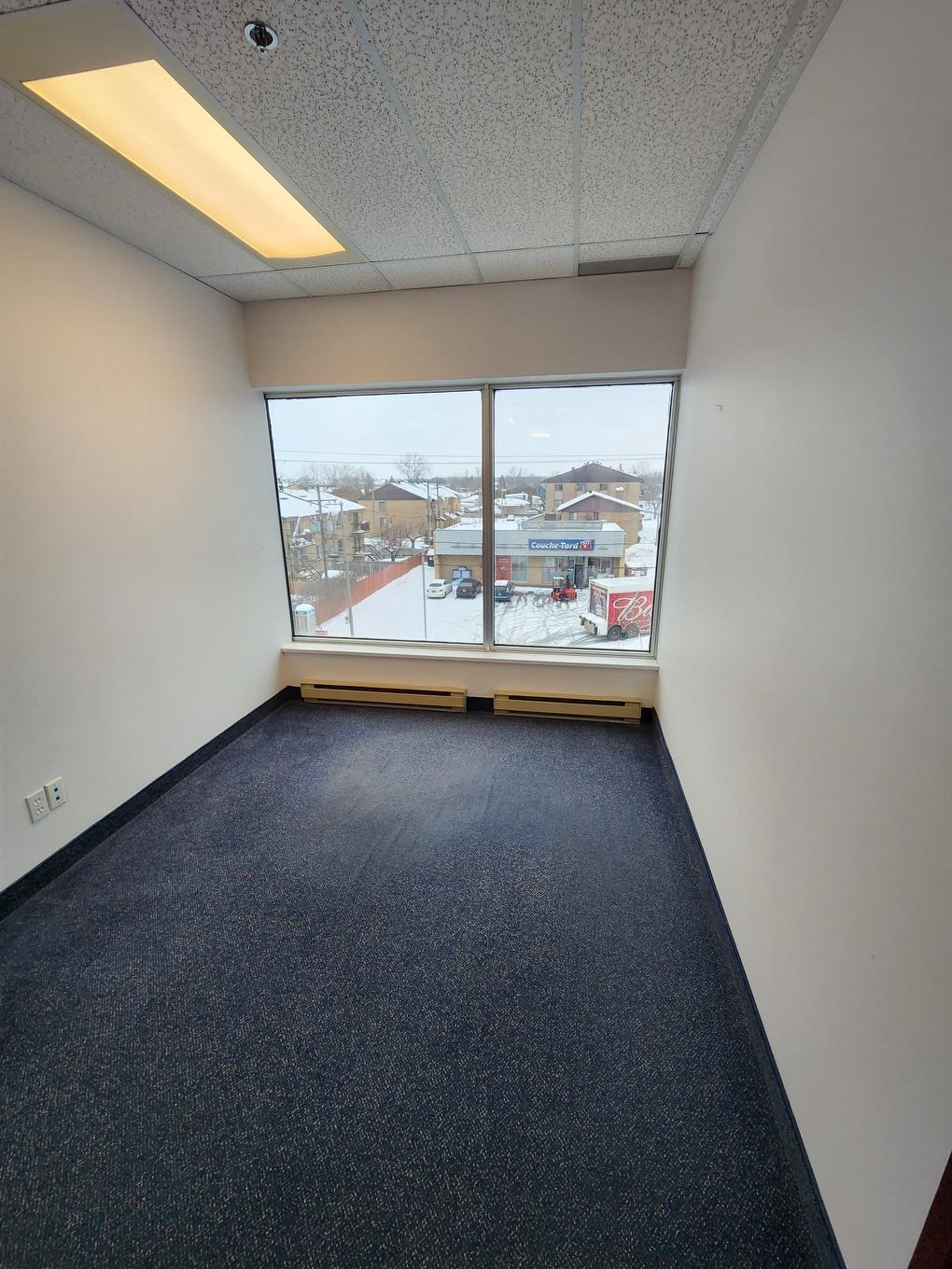 Office - 350A-4650 Boul. Des Laurentides, Laval (Vimont), QC - Indoor Photo Showing Other Room