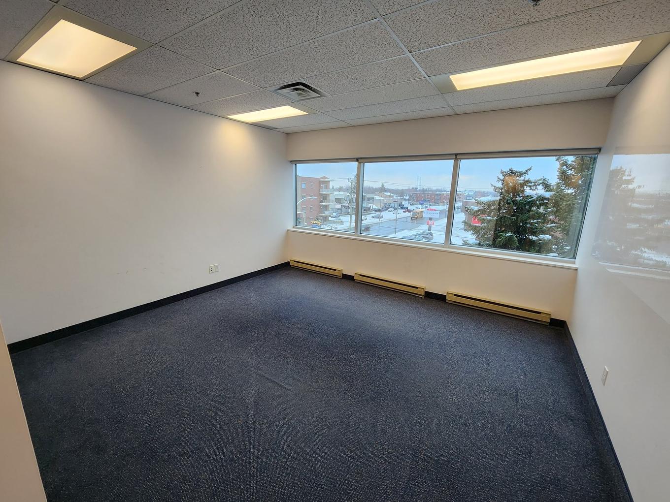 Office - 350A-4650 Boul. Des Laurentides, Laval (Vimont), QC - Indoor Photo Showing Other Room