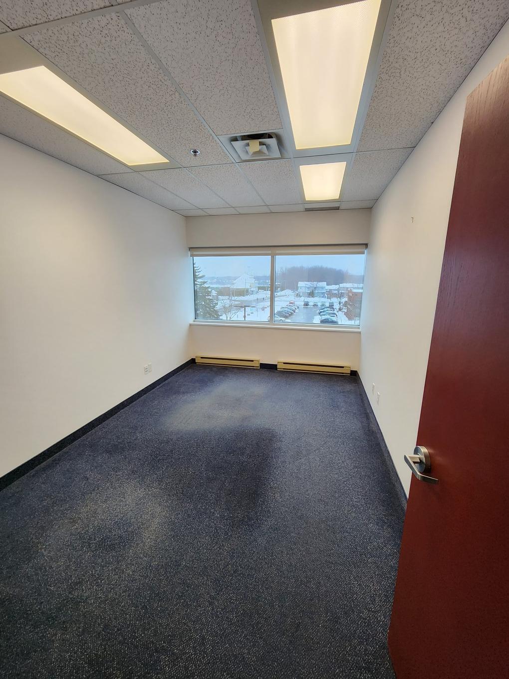 Office - 350A-4650 Boul. Des Laurentides, Laval (Vimont), QC - Indoor Photo Showing Other Room