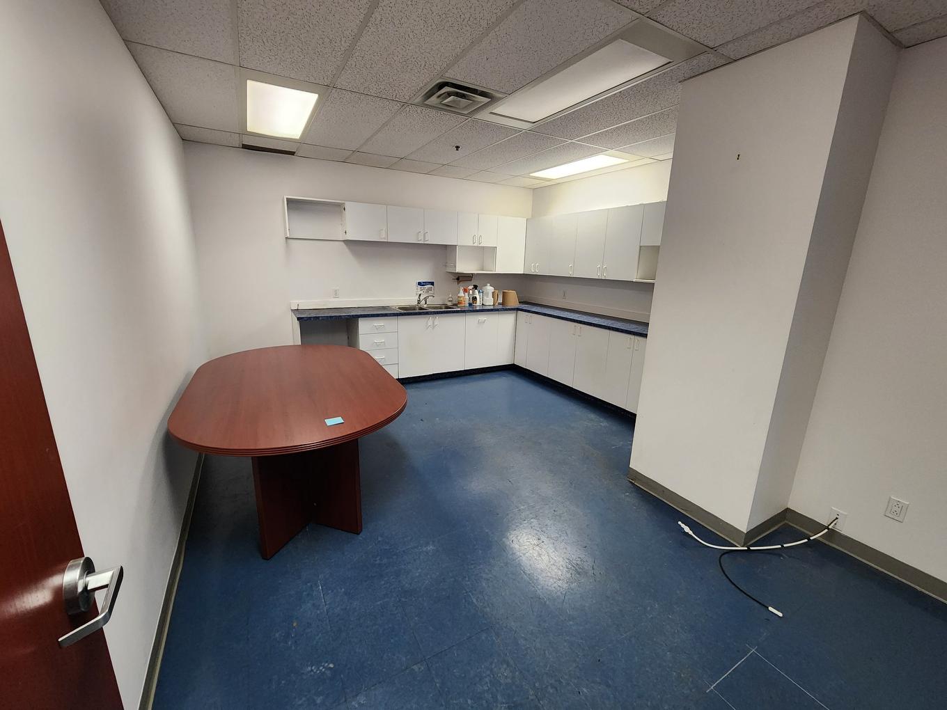 Dinette - 350A-4650 Boul. Des Laurentides, Laval (Vimont), QC - Indoor