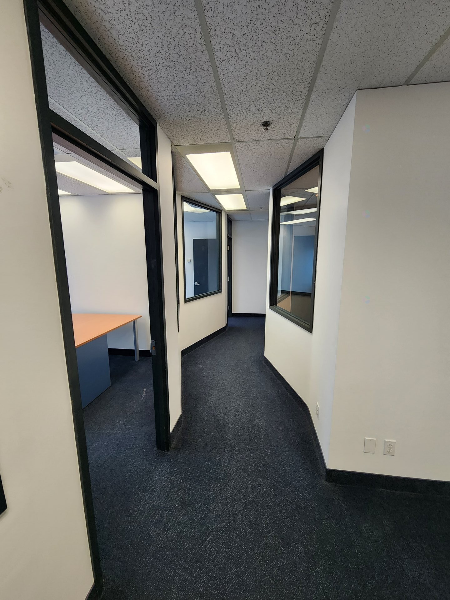 Office - 350A-4650 Boul. Des Laurentides, Laval (Vimont), QC - Indoor Photo Showing Other Room