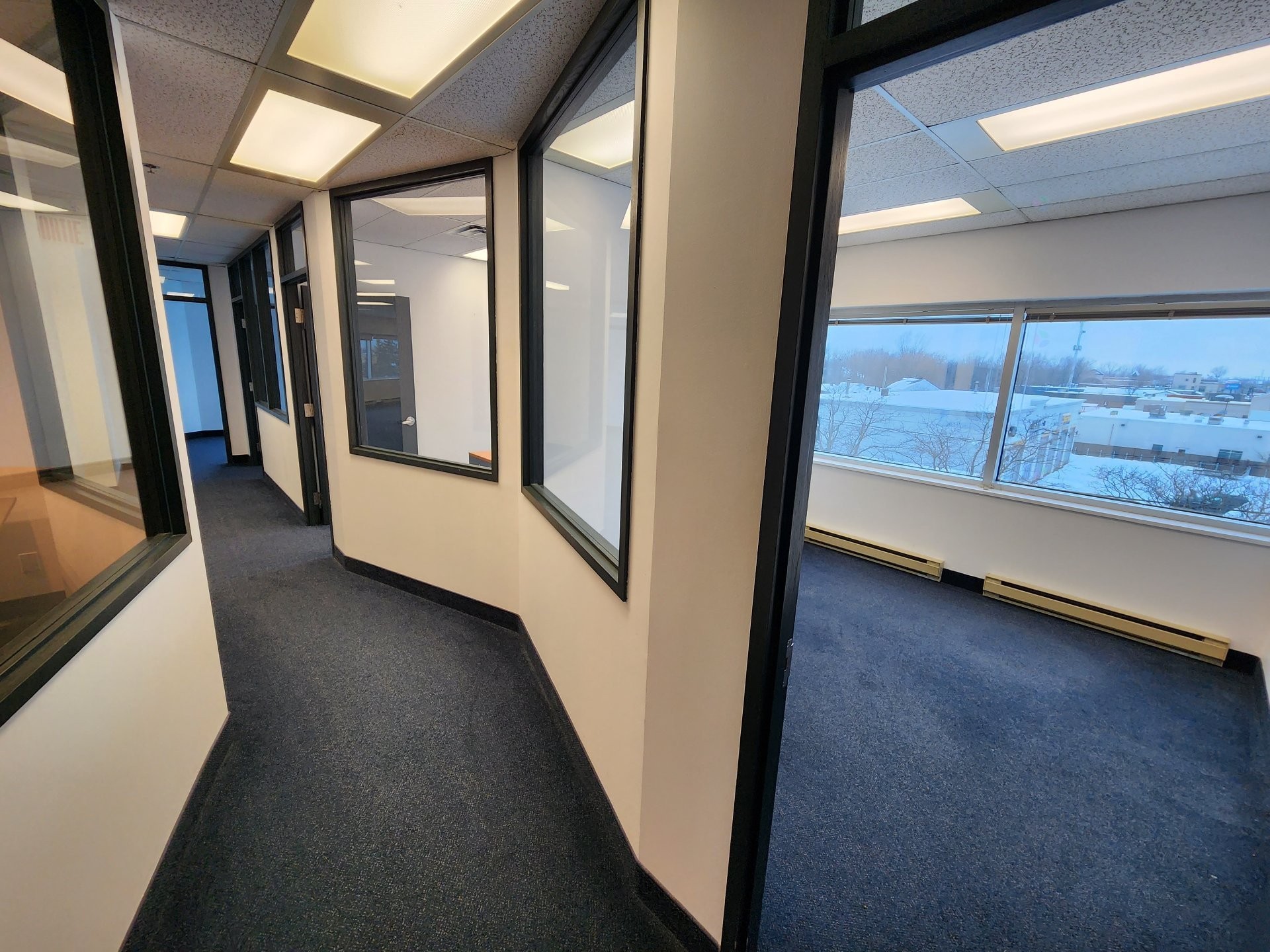 Office - 350A-4650 Boul. Des Laurentides, Laval (Vimont), QC - Indoor Photo Showing Other Room
