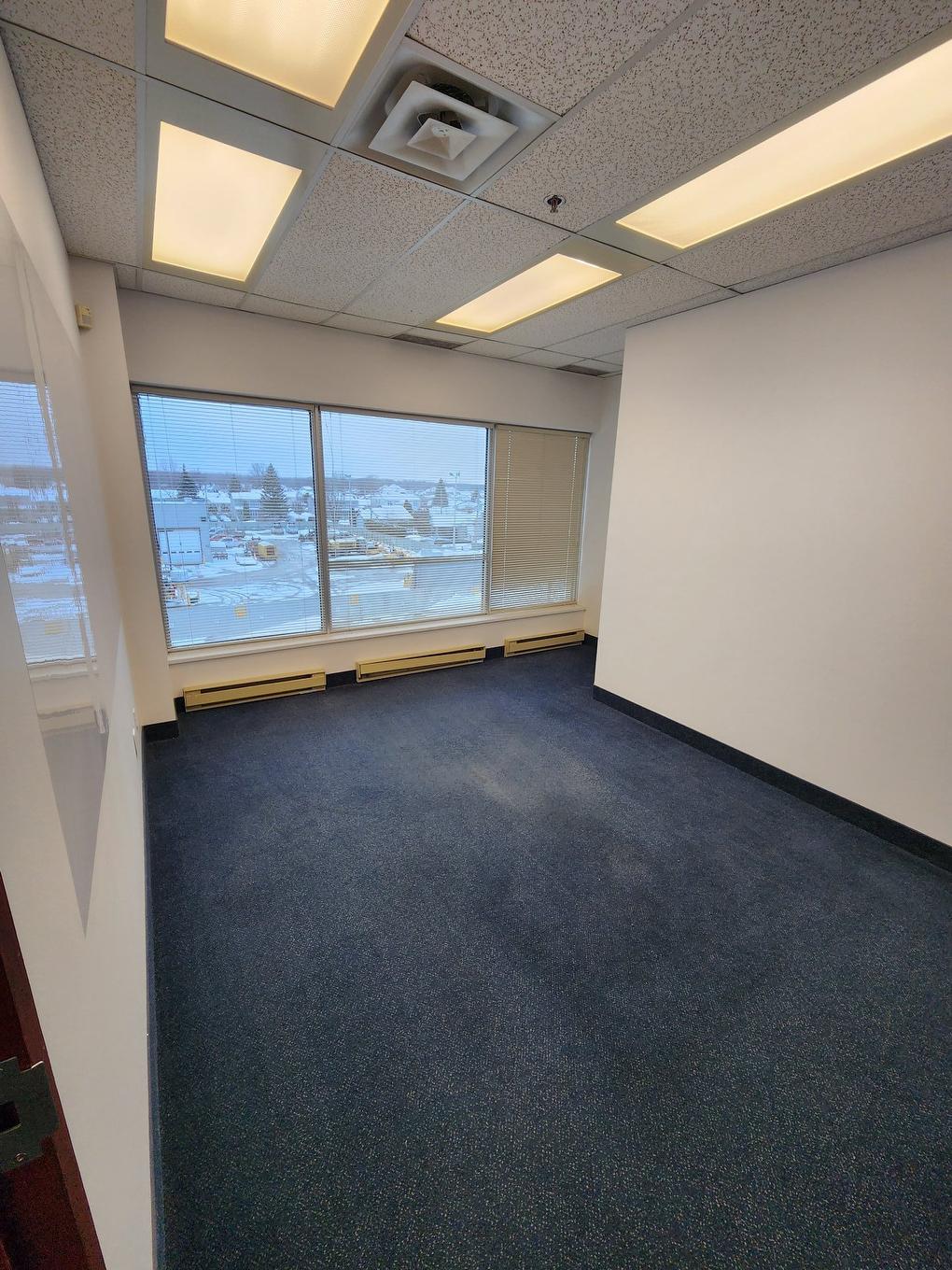 Office - 350A-4650 Boul. Des Laurentides, Laval (Vimont), QC - Indoor Photo Showing Other Room