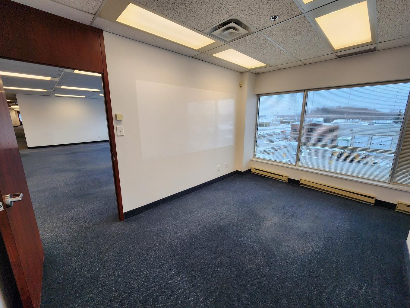 Office - 350A-4650 Boul. Des Laurentides, Laval (Vimont), QC - Indoor Photo Showing Other Room