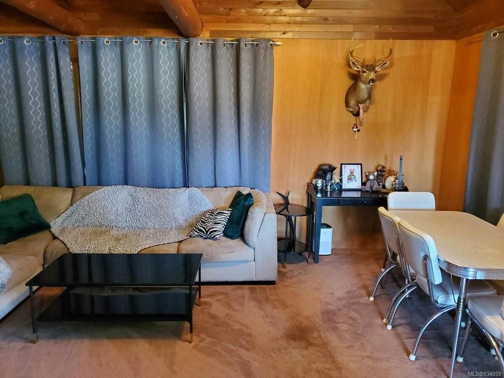 1586 Mckibbon Rd North, Errington, BC - Indoor Photo Showing Other Room