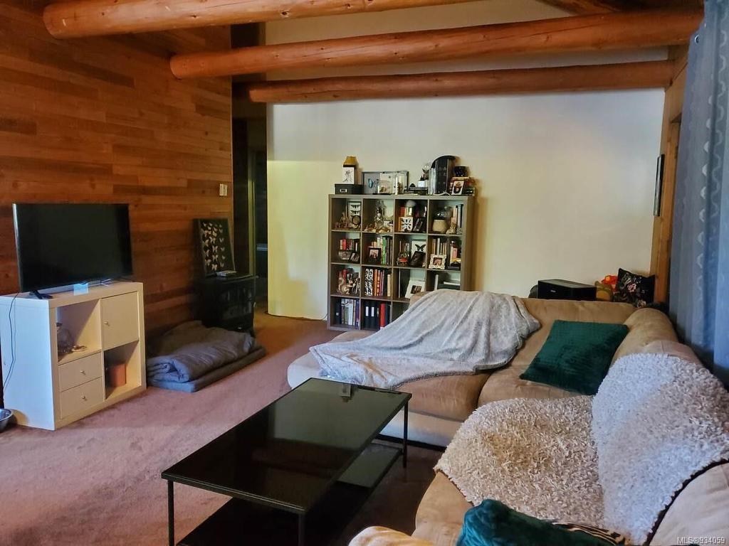 1586 Mckibbon Rd North, Errington, BC - Indoor