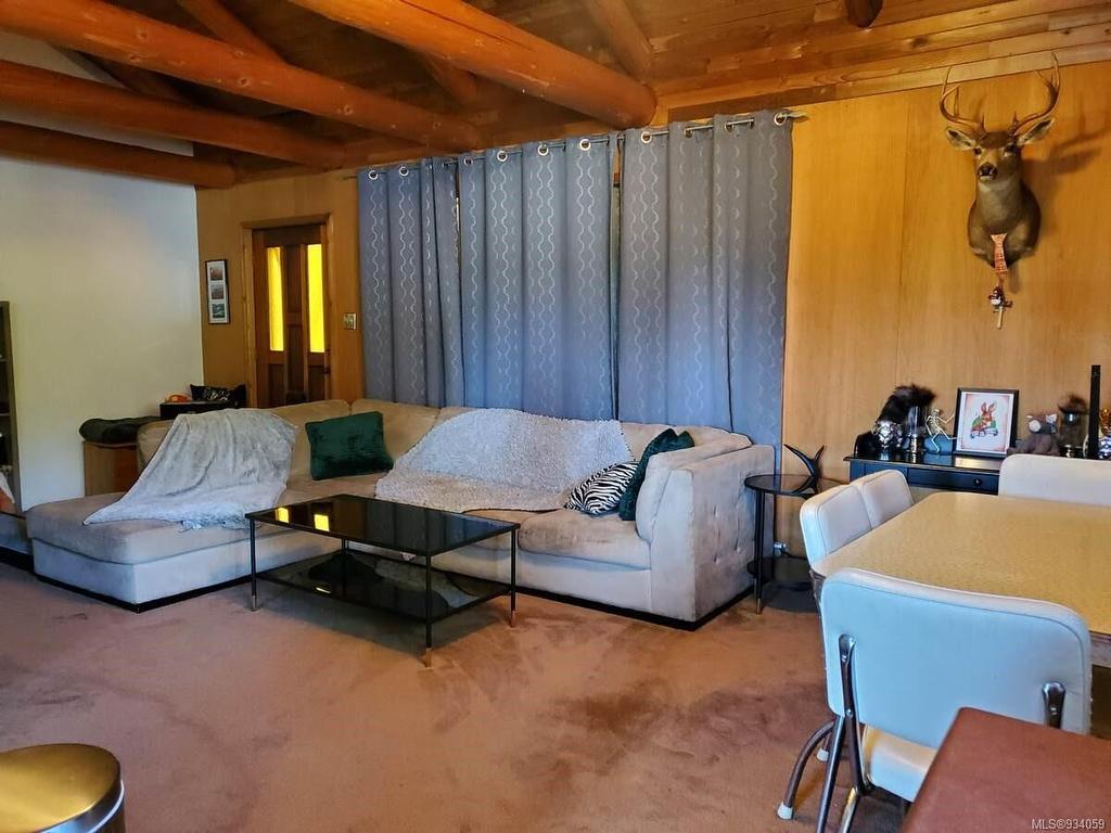 1586 Mckibbon Rd North, Errington, BC - Indoor