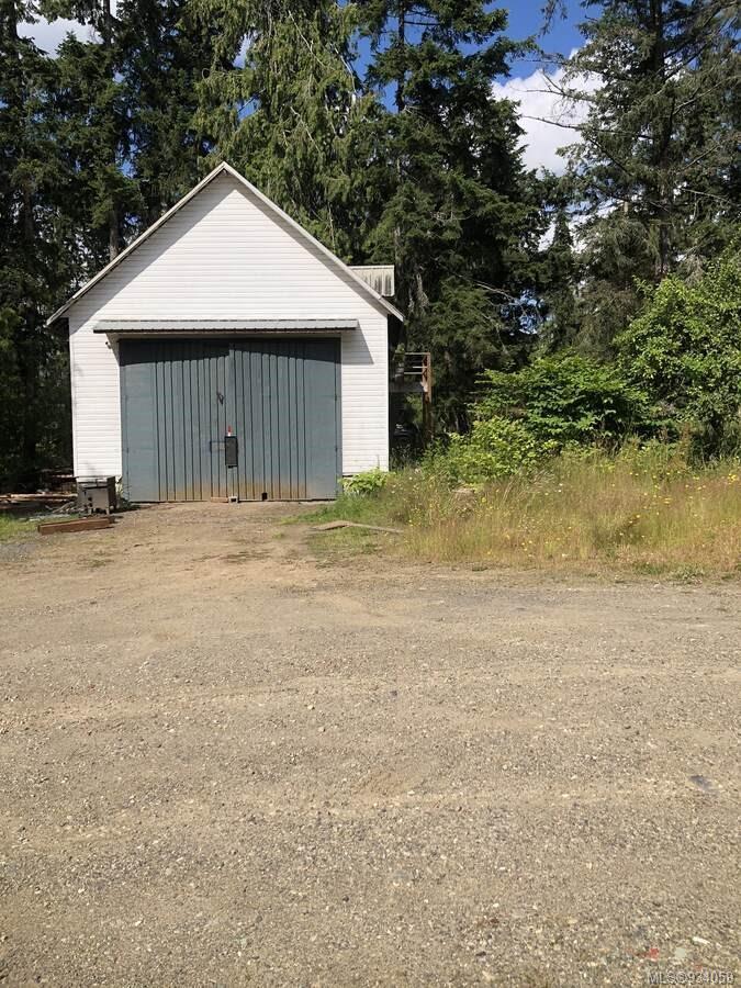 1586 Mckibbon Rd North, Errington, BC - Outdoor