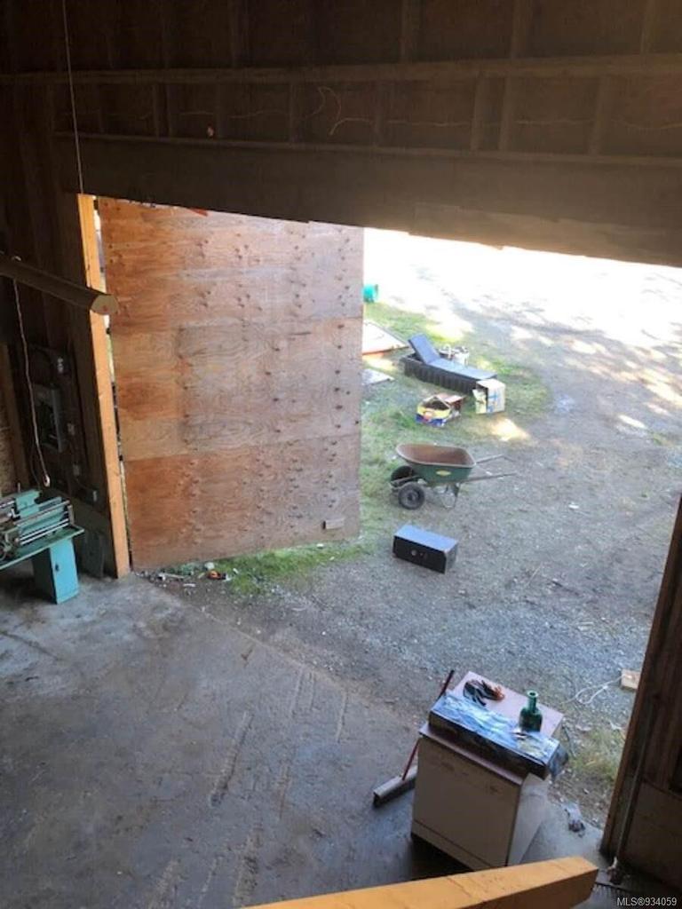 1586 Mckibbon Rd North, Errington, BC -