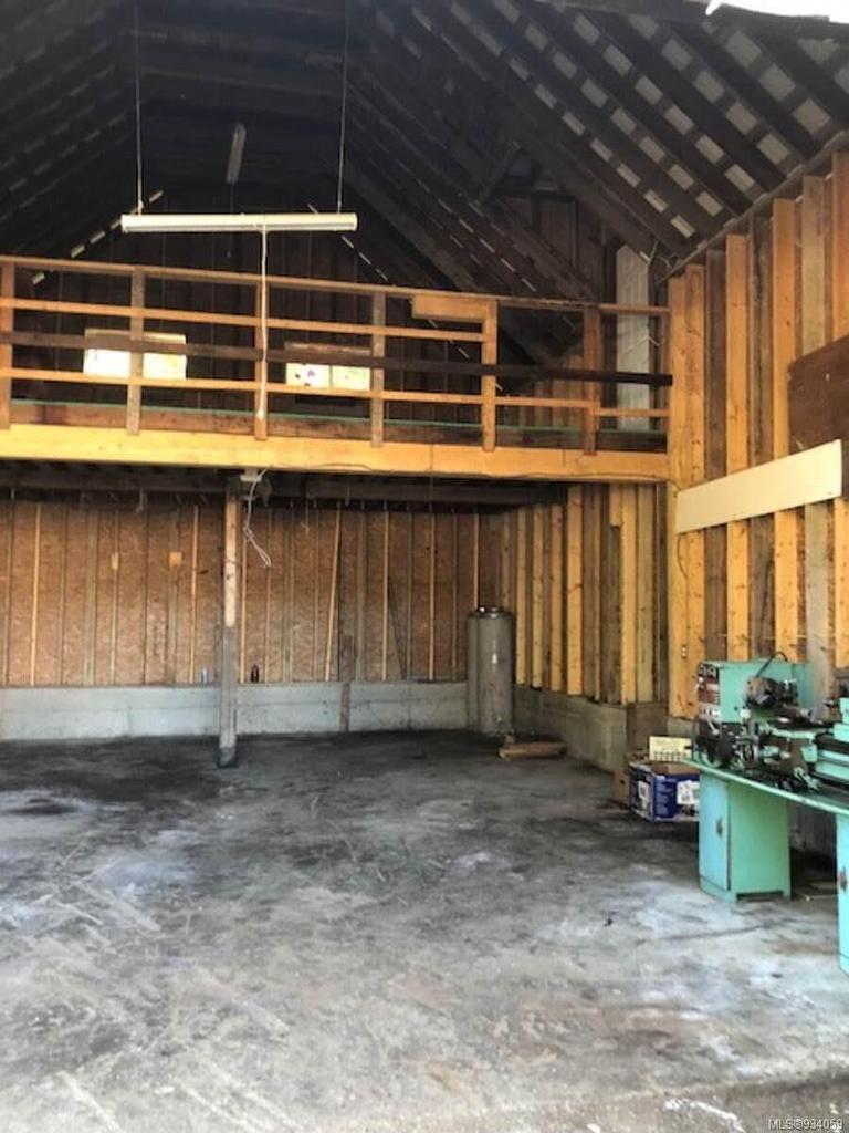 1586 Mckibbon Rd North, Errington, BC - Indoor