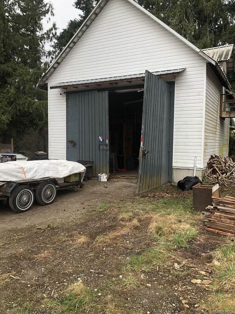 1586 Mckibbon Rd North, Errington, BC - Outdoor