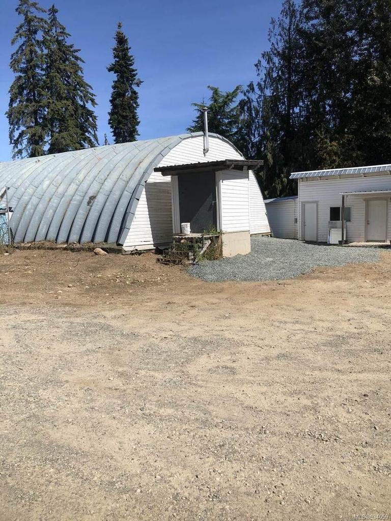 1586 Mckibbon Rd North, Errington, BC - Outdoor