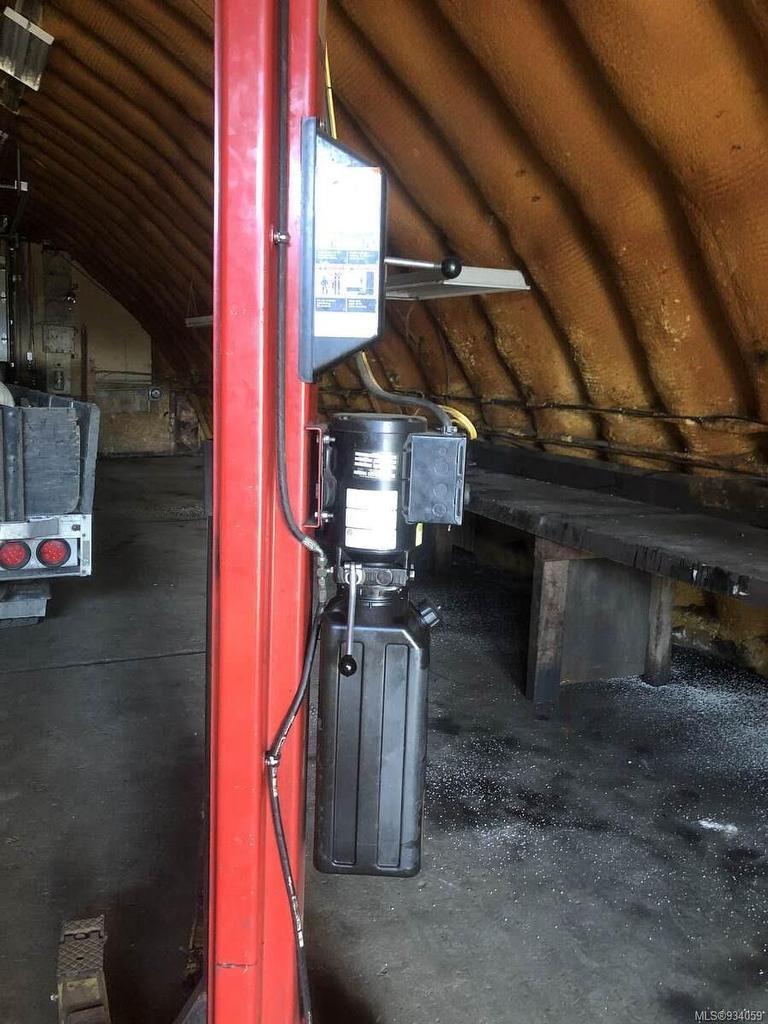 1586 Mckibbon Rd North, Errington, BC -