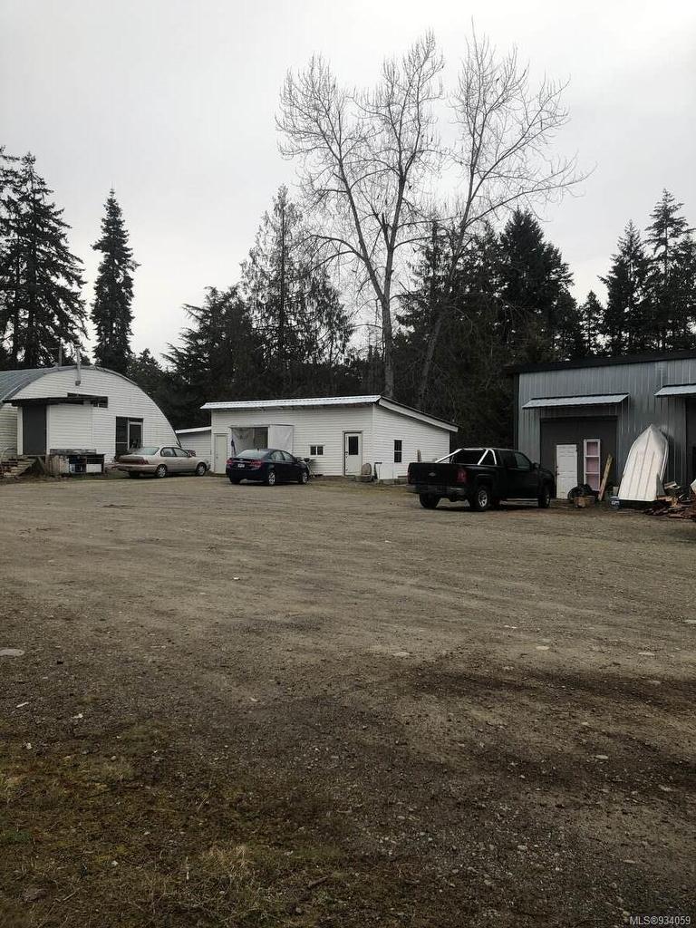 1586 Mckibbon Rd North, Errington, BC - Outdoor