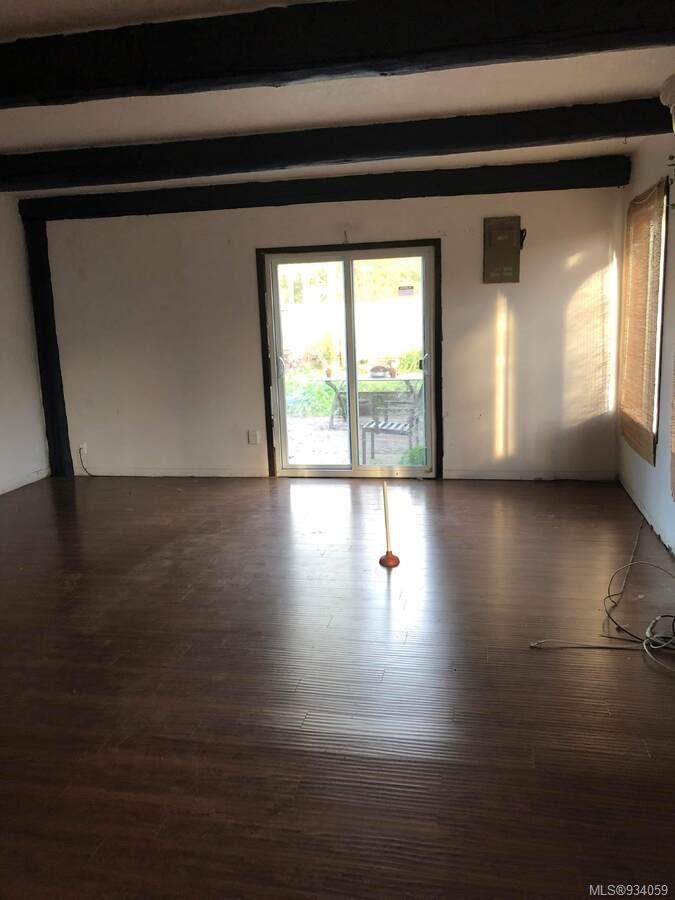 1586 Mckibbon Rd North, Errington, BC - Indoor Photo Showing Other Room