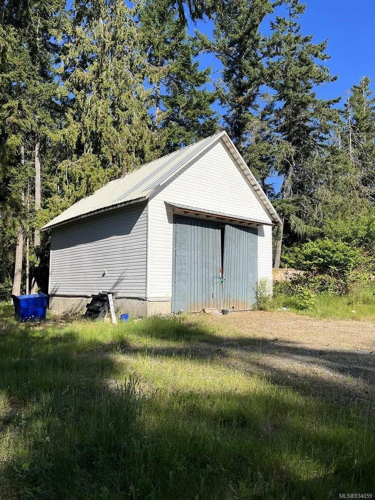 1586 Mckibbon Rd North, Errington, BC - Outdoor
