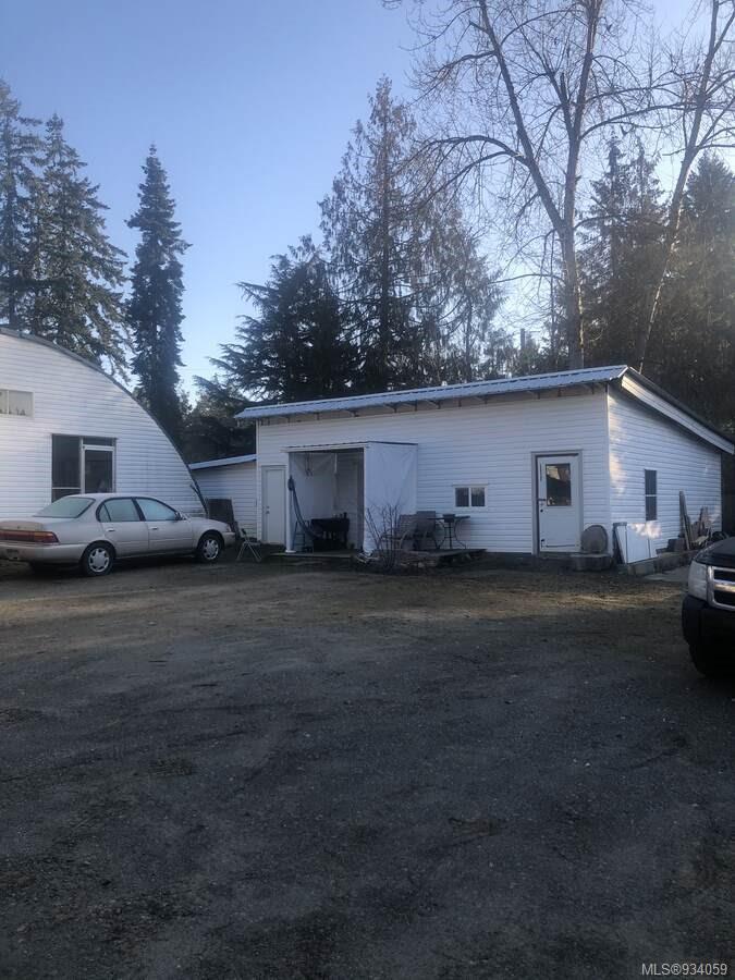 1586 Mckibbon Rd North, Errington, BC - Outdoor