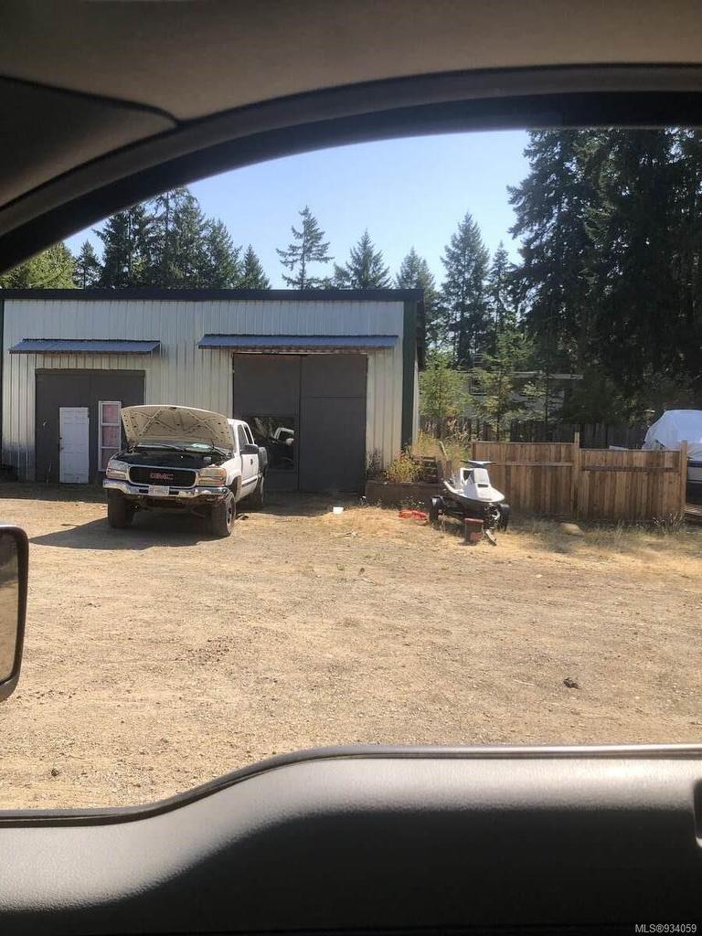 1586 Mckibbon Rd North, Errington, BC - Outdoor