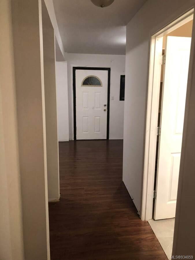 1586 Mckibbon Rd North, Errington, BC - Indoor Photo Showing Other Room