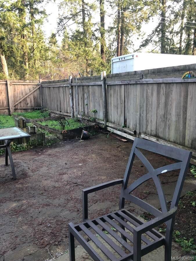 1586 Mckibbon Rd North, Errington, BC - Outdoor With Backyard