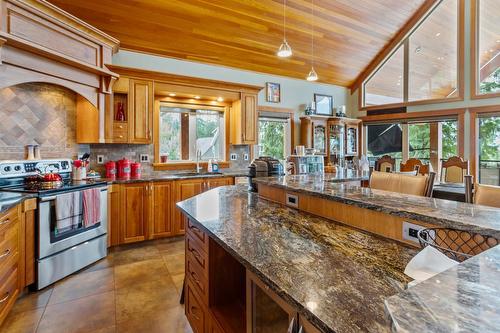 13516 Lakeshore Drive, Boswell, BC - Indoor Photo Showing Kitchen