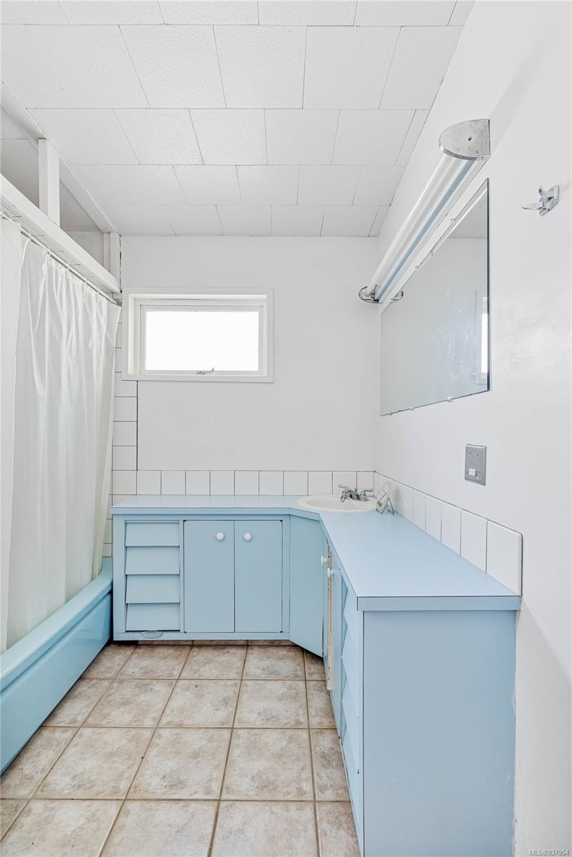 498 Marine Trnabt, Mayne Island, BC - Indoor Photo Showing Other Room