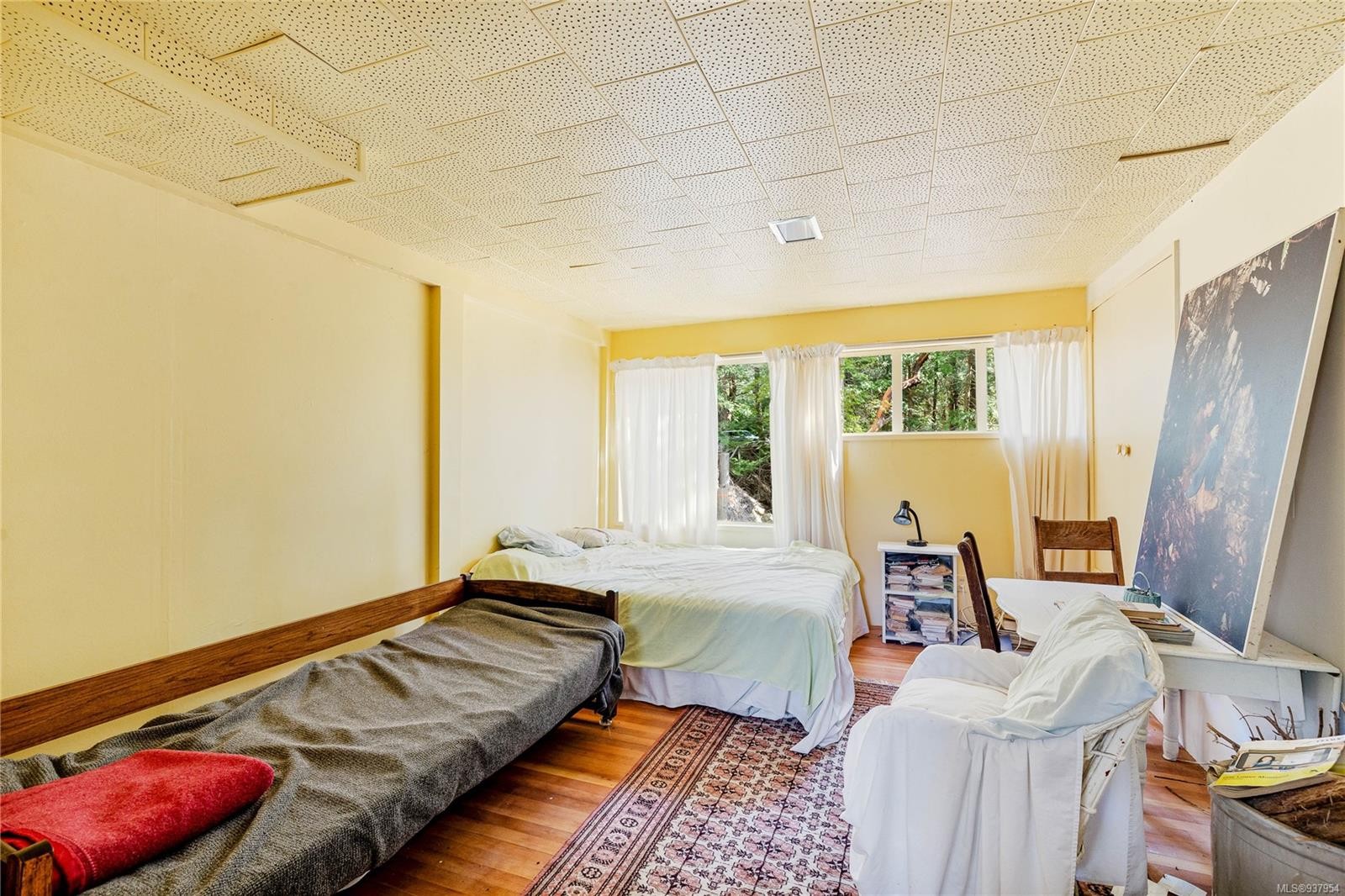 498 Marine Trnabt, Mayne Island, BC - Indoor Photo Showing Bedroom